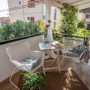 Gostinjska kuća Mediterranea, Pakostane